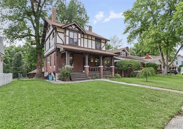 Photo 2 of Single family home for sale at 125 N Douglas Ave, Belleville, IL 62220 | MLS# MIS26061584 | Listing updated on 2026-10-05