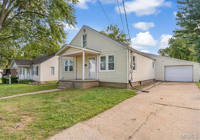 Photo 3 of Single family home for sale at 458 N Library St, Waterloo, IL 62298 | MLS# MIS26061589 | Listing updated on 2026-10-05