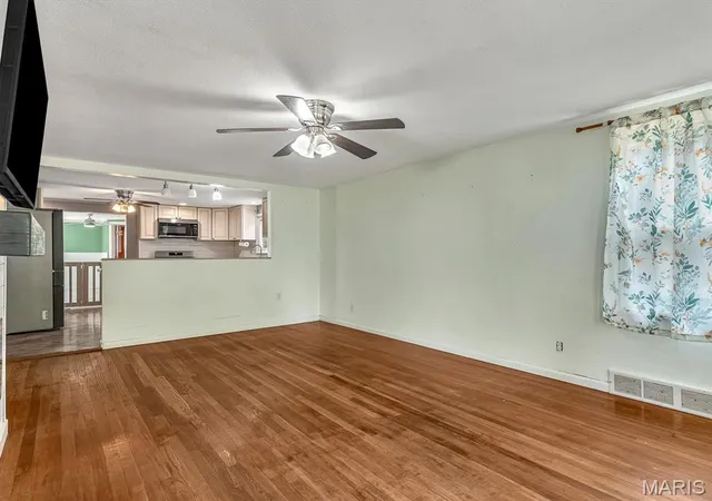 Photo 3 of Single family home for sale at 458 N Library St, Waterloo, IL 62298 | MLS# MIS26061589 | Listing updated on 2026-10-05