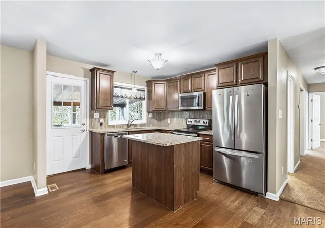 Photo 2 of Sale Pending at 118 Jewel Dr, Winfield, MO 63389 | MLS# MIS26061590 | Listing updated on 2026-09-29