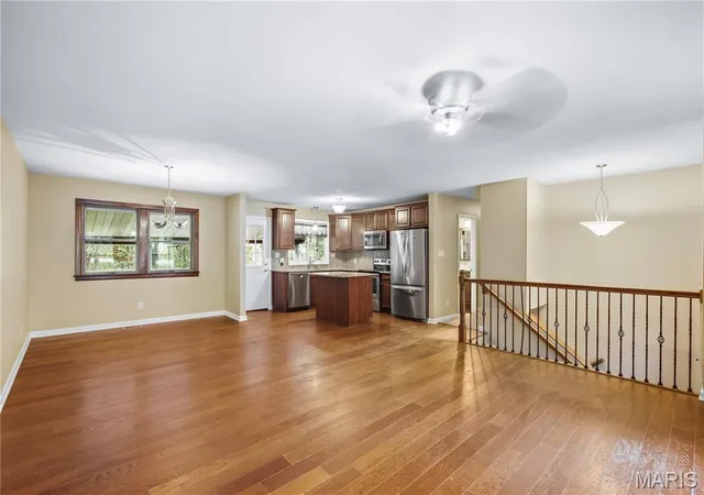 Photo 3 of Sale Pending at 118 Jewel Dr, Winfield, MO 63389 | MLS# MIS26061590 | Listing updated on 2026-09-29