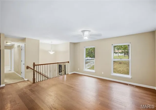 Photo 3 of Sale Pending at 118 Jewel Dr, Winfield, MO 63389 | MLS# MIS26061590 | Listing updated on 2026-09-29
