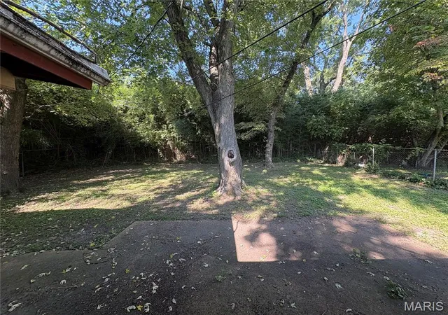 Photo 3 of Single family home for sale at 475 Waterford Dr, Florissant, MO 63033 | MLS# MIS26061592 | Listing updated on 2026-09-30