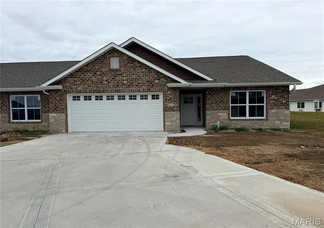 Photo 2 of Single family home for sale at 621 Rhapsody Ln, Troy, IL 62294 | MLS# MIS26061595 | Listing updated on 2026-09-28