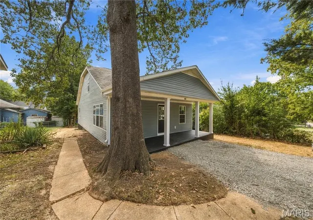 Photo 3 of Single family home for sale at 928 Hickory St, Poplar Bluff, MO 63901 | MLS# MIS26061596 | Listing updated on 2026-09-23