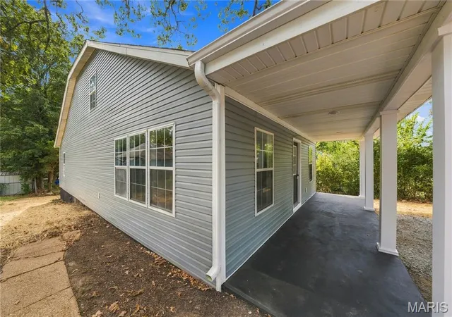 Photo 3 of Single family home for sale at 928 Hickory St, Poplar Bluff, MO 63901 | MLS# MIS26061596 | Listing updated on 2026-09-23
