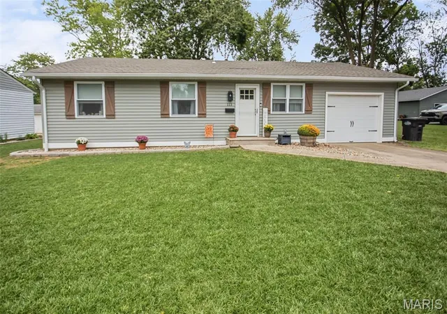Single family home for sale at 113 Hawbrook Pl, Jerseyville, IL 62052 | MLS# MIS26061601