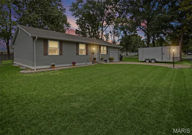 Photo 1 of Single family home for sale at 113 Hawbrook Pl, Jerseyville, IL 62052 | MLS# MIS26061601 | Listing updated on 2026-10-01