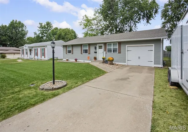 Photo 3 of Single family home for sale at 113 Hawbrook Pl, Jerseyville, IL 62052 | MLS# MIS26061601 | Listing updated on 2026-10-01