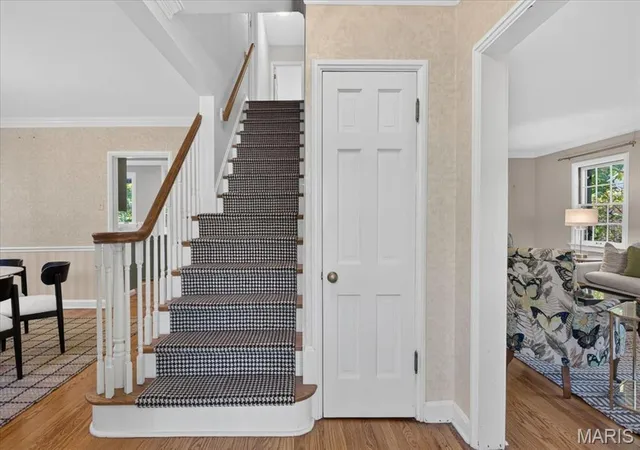 Photo 3 of Sale Pending at 10 Adams Ln, Saint Louis, MO 63122 | MLS# MIS26061604 | Listing updated on 2026-10-03