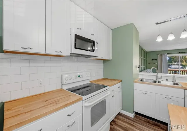 Listing Photo 5 - Condo for sale in building located at 678 Sugar Trl Ct, Saint Peters, MO 63376 - Unit #5