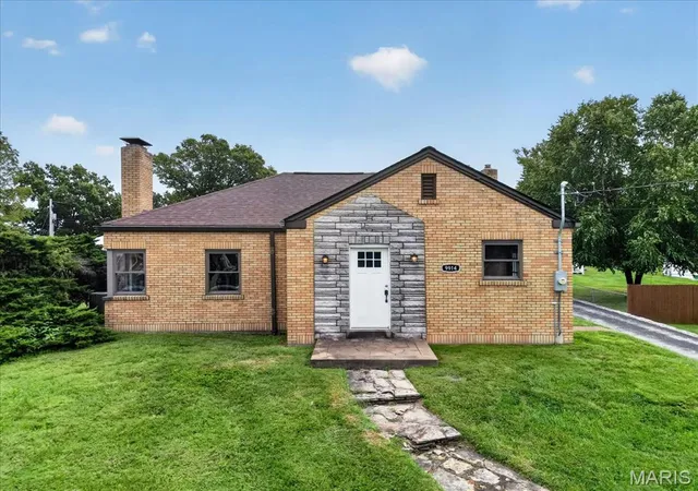 Photo 1 of Sale Pending at 9914 Tesson Fry Rd, Saint Louis, MO 63123 | MLS# MIS26061610 | Listing updated on 2026-10-03