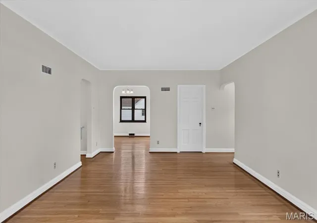 Photo 3 of Sale Pending at 9914 Tesson Fry Rd, Saint Louis, MO 63123 | MLS# MIS26061610 | Listing updated on 2026-10-03
