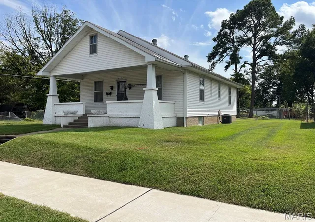 Photo 2 of Single family home for sale at 617 & 619 Jefferson Ave, Cape Girardeau, MO 63703 | MLS# MIS26061611 | Listing updated on 2026-10-06