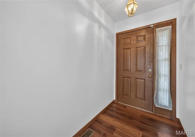 Photo 3 of House for sale at 3220 Mehl Xing Ct, Saint Louis, MO 63129 | MLS# MIS26061616 | Listing updated on 2026-10-01