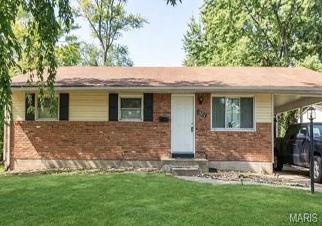 Photo 1 of Single family home for sale at 10211 Valley Dr, Saint Louis, MO 63137 | MLS# MIS26061621 | Listing updated on 2026-09-28