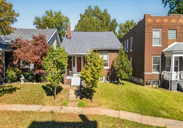 Photo 2 of Single family home for sale at 5223 Neosho St, Saint Louis, MO 63109 | MLS# MIS26061623 | Listing updated on 2026-10-23