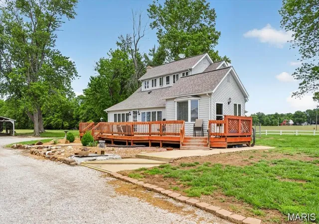 Photo 3 of Single family home for sale at 8660 Huch Ln, Columbia, IL 62236 | MLS# MIS26061626 | Listing updated on 2026-10-13