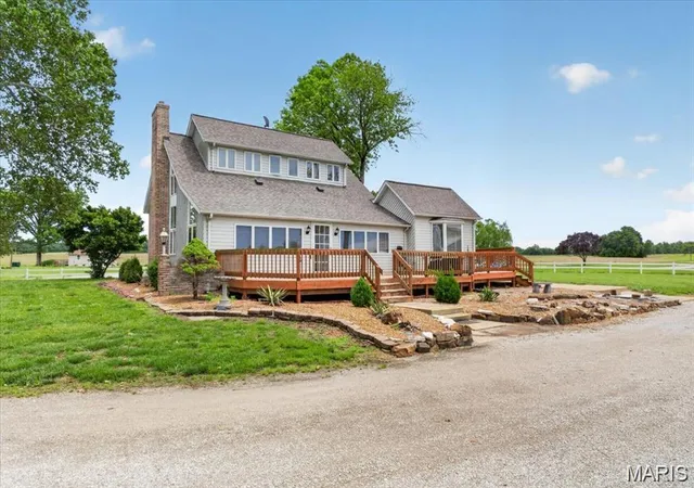 Photo 3 of Single family home for sale at 8660 Huch Ln, Columbia, IL 62236 | MLS# MIS26061626 | Listing updated on 2026-10-13
