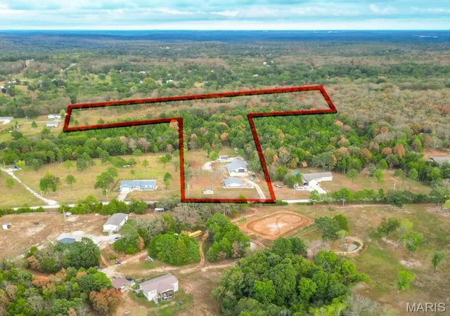 Photo 3 of Single family home for sale at 27551 Steamboat Ln, Laquey, MO 65534 | MLS# MIS26061629 | Listing updated on 2026-09-29