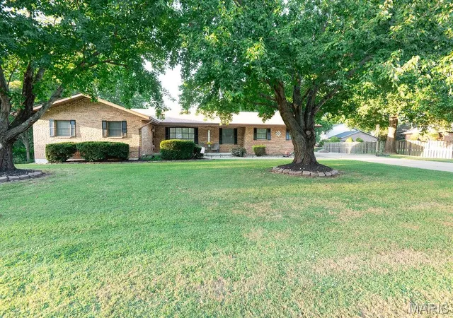 Photo 3 of Single family home for sale at 103 Melanie Ln, Collinsville, IL 62234 | MLS# MIS26061631 | Listing updated on 2026-09-24