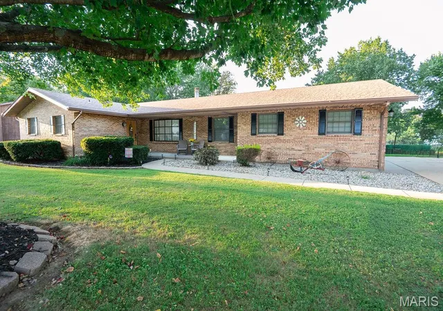 Photo 4 of Single family home for sale at 103 Melanie Ln, Collinsville, IL 62234 | MLS# MIS26061631 | Listing updated on 2026-09-24