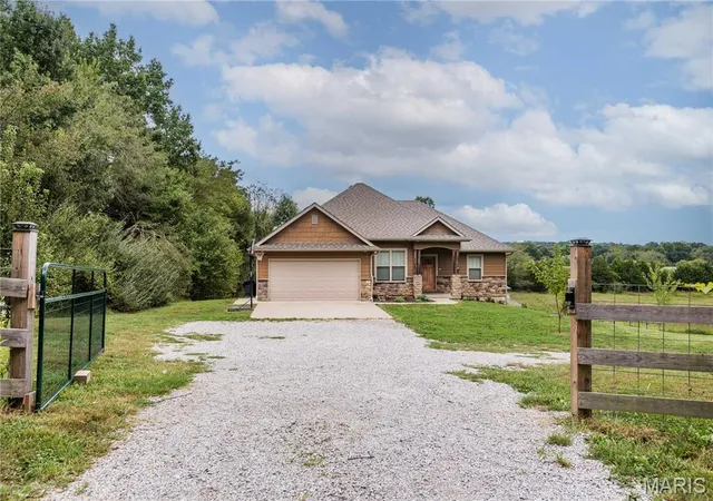Photo 3 of Single family home for sale at 5130 N Locust Grv Church Rd, Columbia, MO 65202 | MLS# MIS26061632 | Listing updated on 2026-10-05