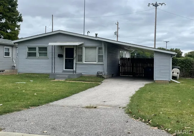 Photo 1 of Sale Pending at 4214 Saint Linus Ln, Saint Ann, MO 63074 | MLS# MIS26061636 | Listing updated on 2026-09-25