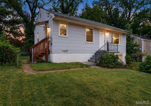Photo 1 of Single family home for sale at 10160 Cloverdale Dr, Saint Louis, MO 63136 | MLS# MIS26061637 | Listing updated on 2026-10-01
