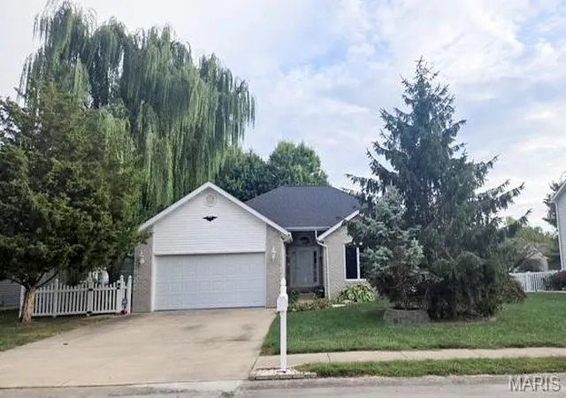 Photo 1 of Single family home for sale at 150 Falcon Dr, Highland, IL 62249 | MLS# MIS26061640 | Listing updated on 2026-10-07