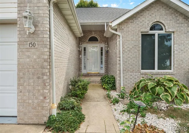 Photo 3 of Single family home for sale at 150 Falcon Dr, Highland, IL 62249 | MLS# MIS26061640 | Listing updated on 2026-10-07