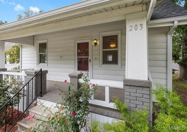 Photo 2 of Single family home for sale at 203 S 14th Street, Belleville, IL 62220 | MLS# MIS26061644 | Listing updated on 2026-09-25