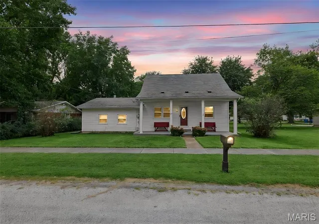 Photo 1 of Single family home for sale at 105 S Railway St, New Baden, IL 62265 | MLS# MIS26061645 | Listing updated on 2026-10-04