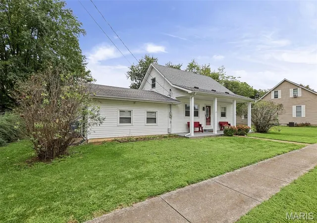 Photo 2 of Single family home for sale at 105 S Railway St, New Baden, IL 62265 | MLS# MIS26061645 | Listing updated on 2026-10-04