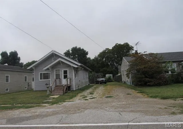 Photo 2 of Single family home for sale at 602 Staunton Rd, Gillespie, IL 62033 | MLS# MIS26061647 | Listing updated on 2026-09-27