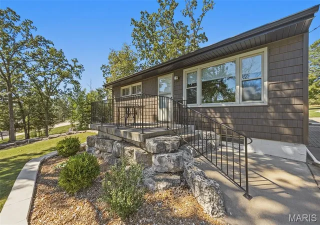 Photo 2 of Single family home for sale at 5985 N Lakeshore Dr, Hillsboro, MO 63050 | MLS# MIS26061648 | Listing updated on 2026-09-30