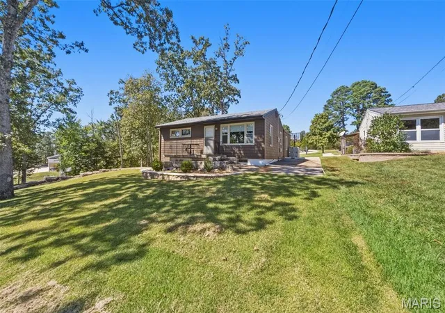 Photo 3 of Single family home for sale at 5985 N Lakeshore Dr, Hillsboro, MO 63050 | MLS# MIS26061648 | Listing updated on 2026-09-30