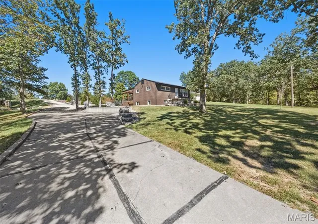 Photo 3 of Single family home for sale at 5985 N Lakeshore Dr, Hillsboro, MO 63050 | MLS# MIS26061648 | Listing updated on 2026-09-30