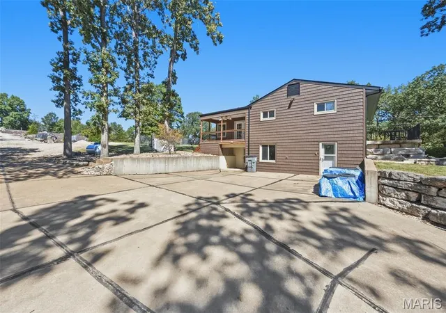 Photo 4 of Single family home for sale at 5985 N Lakeshore Dr, Hillsboro, MO 63050 | MLS# MIS26061648 | Listing updated on 2026-09-30