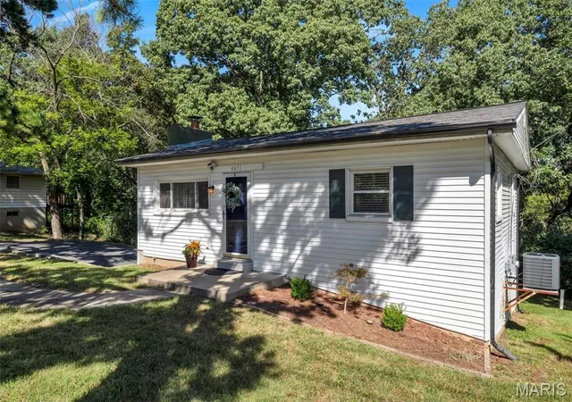 Photo 2 of Sale Pending at 4651 Skyview Dr, Arnold, MO 63010 | MLS# MIS26061652 | Listing updated on 2026-10-06