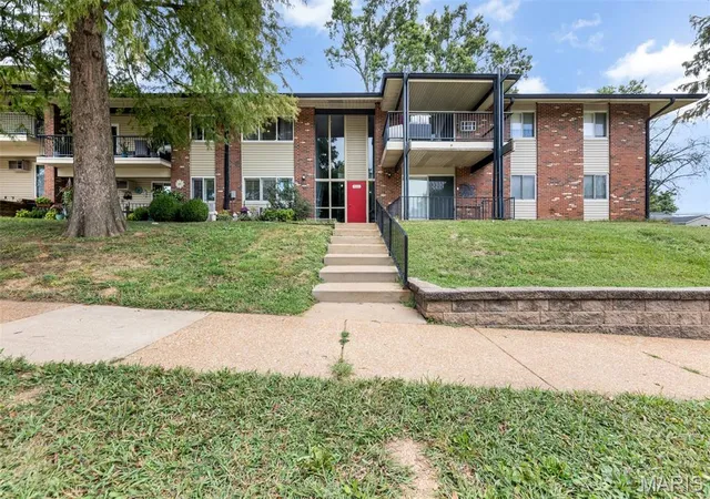Photo 1 of Condo for sale at 9111 Villaridge Ct #B, Saint Louis, MO 63123 | MLS# MIS26061654 | Listing updated on 2026-10-05
