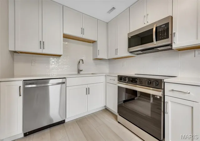 Photo 3 of Condo for sale at 9111 Villaridge Ct #B, Saint Louis, MO 63123 | MLS# MIS26061654 | Listing updated on 2026-10-05