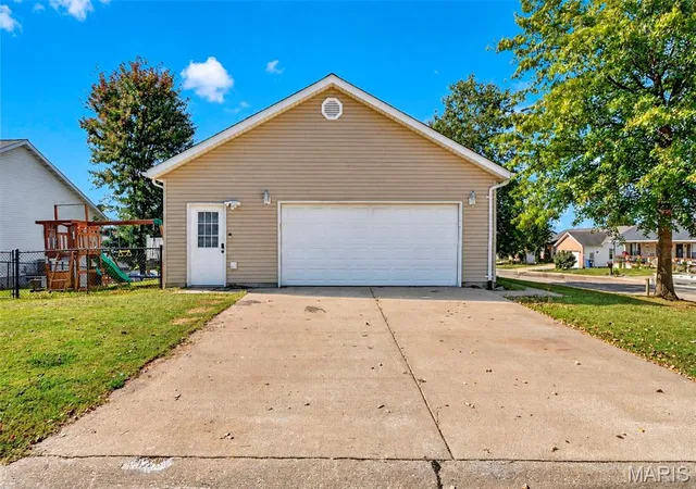 Photo 2 of Sale Pending at 106 Rottmann Dr, Marthasville, MO 63357 | MLS# MIS26061656 | Listing updated on 2026-10-21