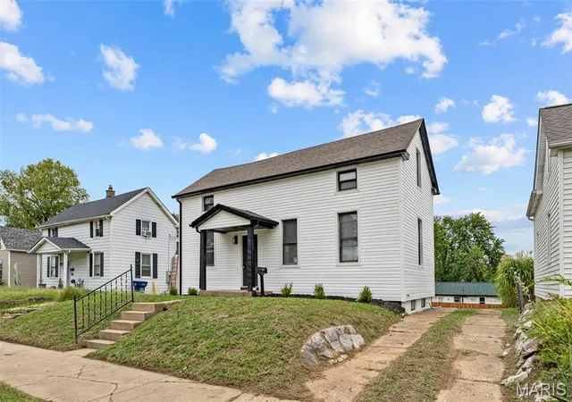 Photo 2 of Sale Pending at 4463 Beck Ave, Saint Louis, MO 63116 | MLS# MIS26061658 | Listing updated on 2026-10-17
