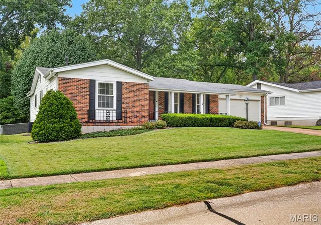 Photo 3 of Single family home for sale at 14450 Avocado Ln, Florissant, MO 63034 | MLS# MIS26061660 | Listing updated on 2026-09-28