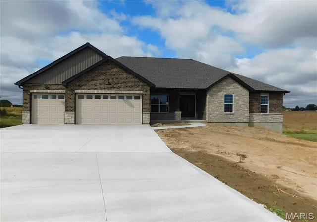 Photo 1 of Single family home for sale at 452 Westridge Dr, Troy, MO 63379 | MLS# MIS26061663 | Listing updated on 2026-10-05