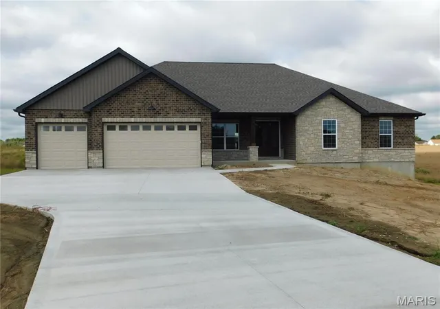 Photo 2 of Single family home for sale at 452 Westridge Dr, Troy, MO 63379 | MLS# MIS26061663 | Listing updated on 2026-10-05
