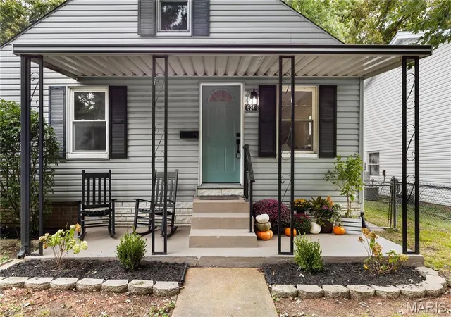 Photo 3 of Single family home for sale at 924 N Benton Ave, Saint Charles, MO 63301 | MLS# MIS26061664 | Listing updated on 2026-09-28