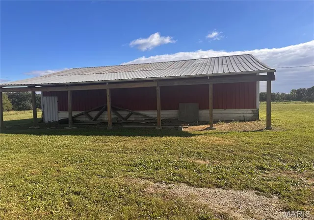 Photo 3 of Single family home for sale at 88 County Rd 716, Belle, MO 65013 | MLS# MIS26061669 | Listing updated on 2026-09-26