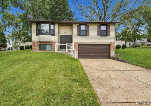 Photo 1 of Sale Pending at 717 Cypress Dr, Pacific, MO 63069 | MLS# MIS26061670 | Listing updated on 2026-10-01